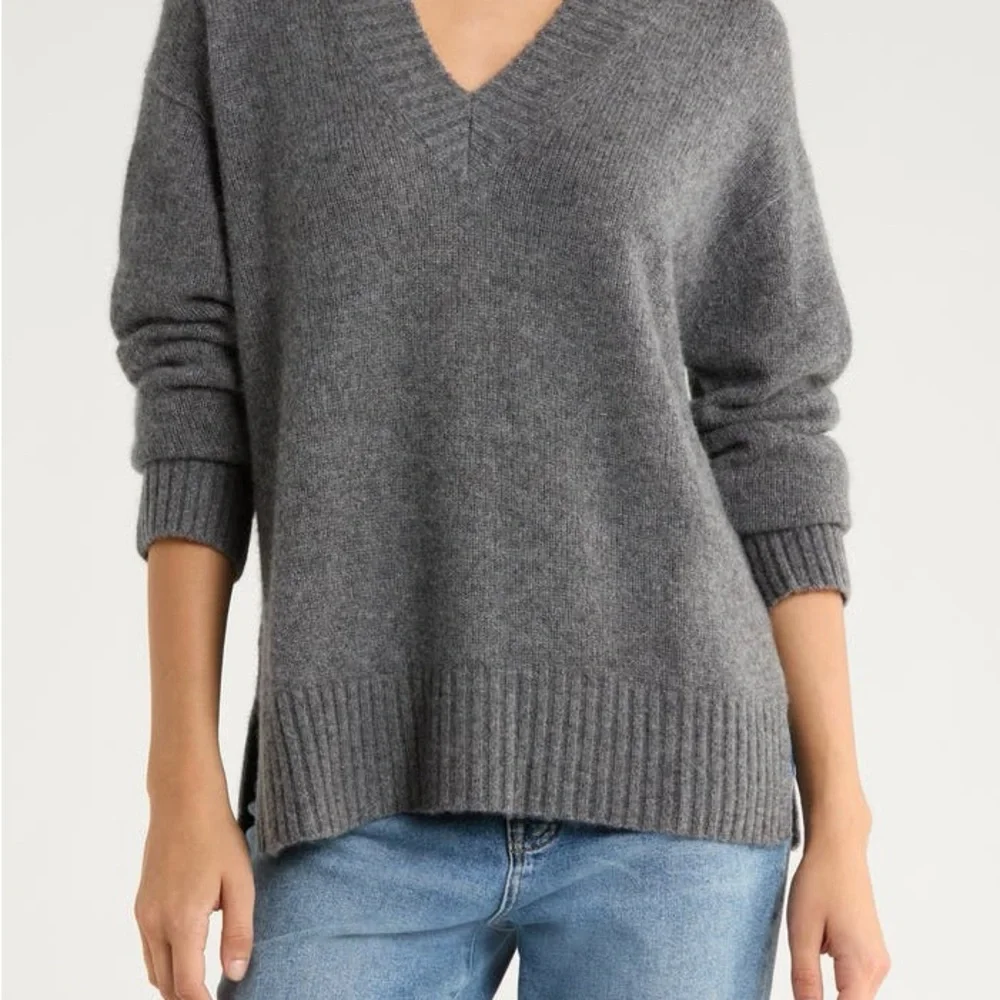 Rails Gisella Charcoal Cashmere Merino Wool Blend V-Neck Sweater 3362